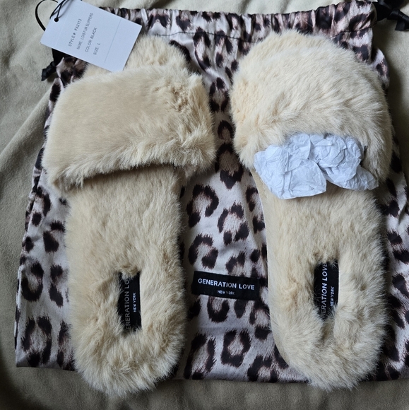 Generation Love Cream Slippers LARGE Slides Open Toe Faux Fur Comfort $85 NEW - Picture 5 of 6